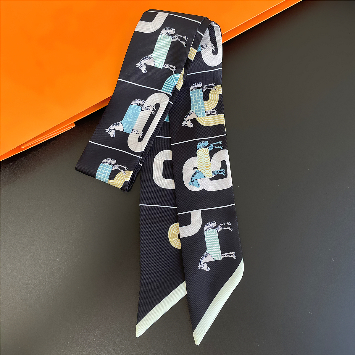 Brand Design Lattice Horse Sca - đánh giá và giá Luxury Skincare Headband