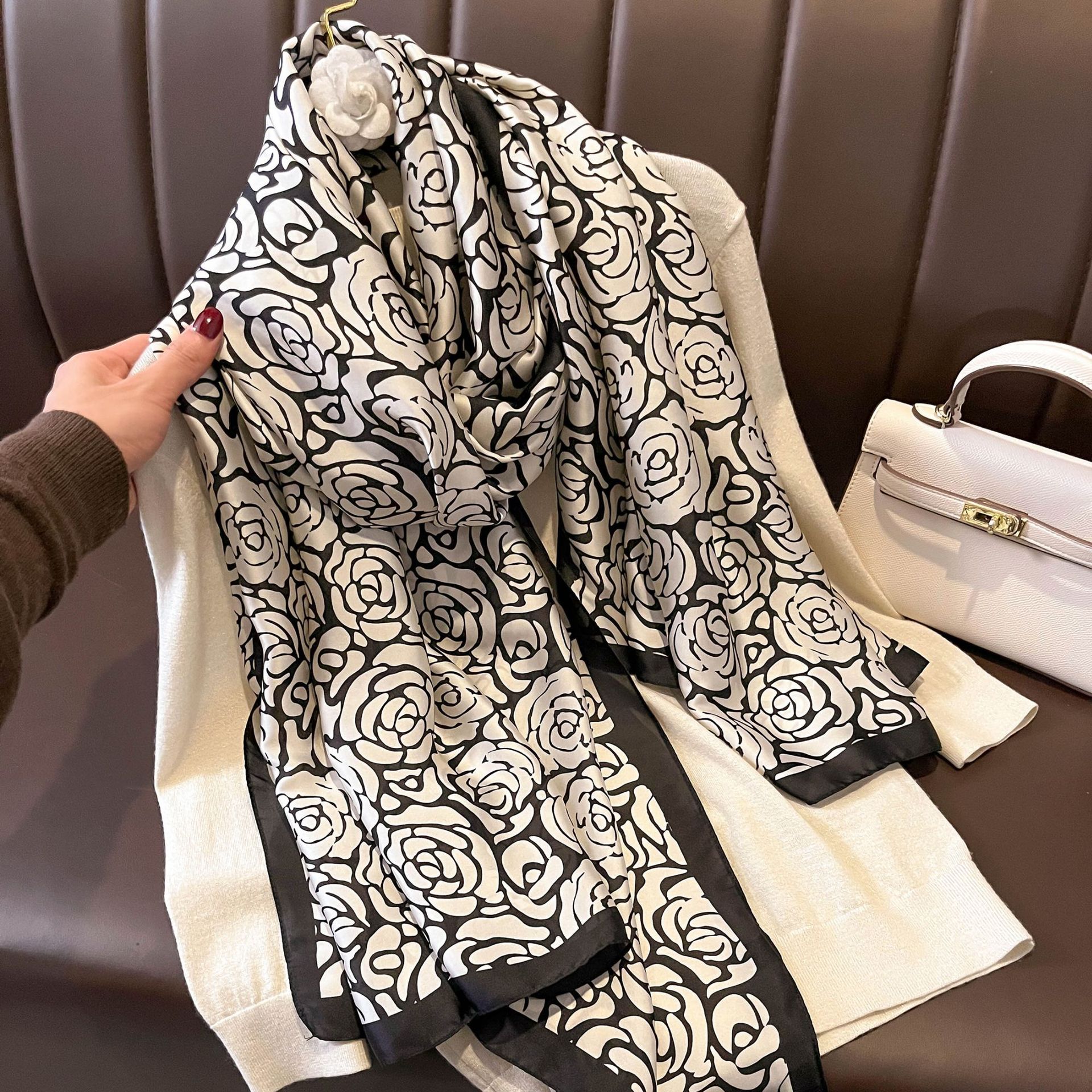 Fashion Print Large Shawl Wrap - đánh giá và giá Luxury Skincare Headband